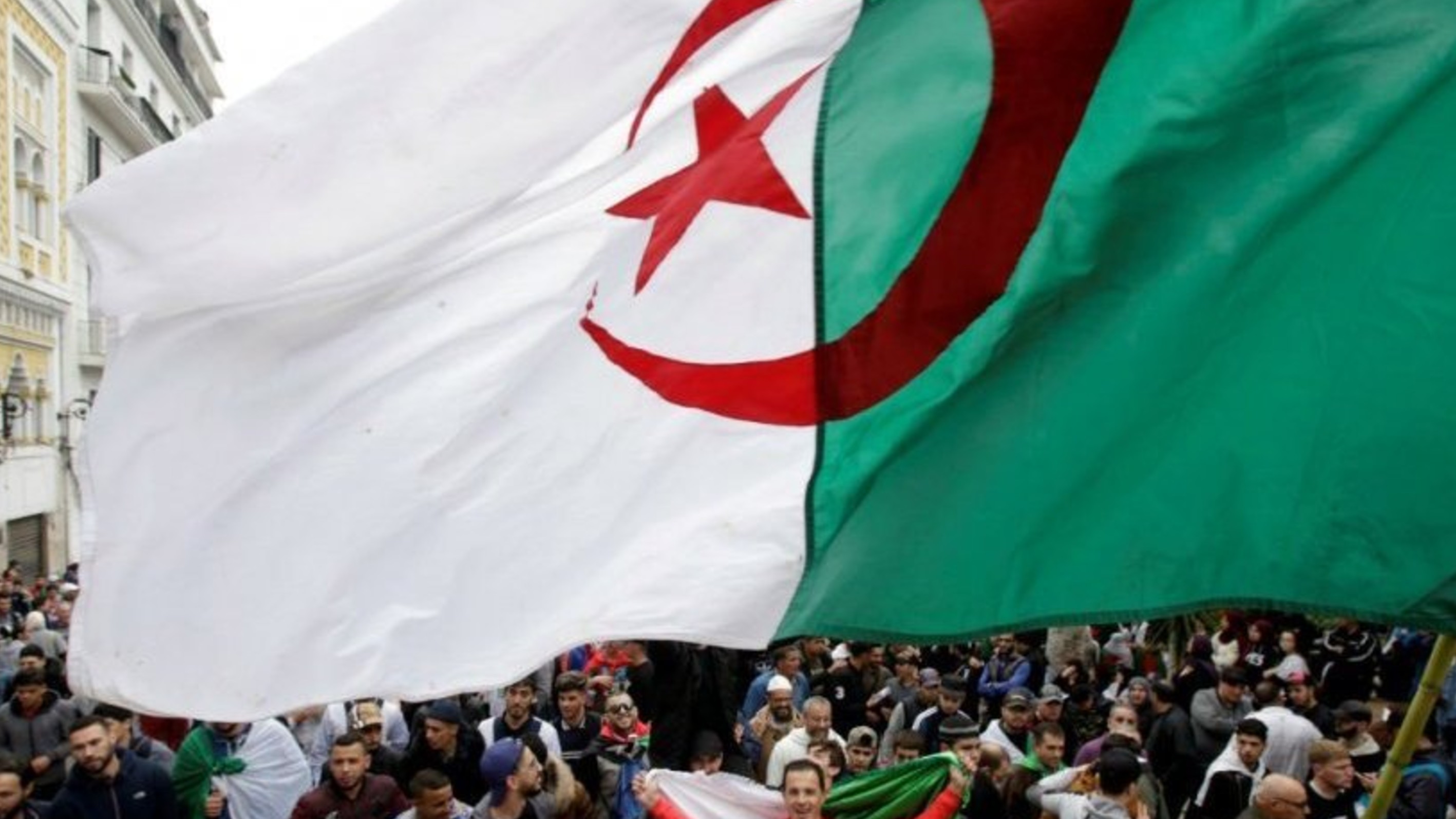 Karman: Algerian demonstrations boost expectations of the fall of the fifth term of Bouteflika